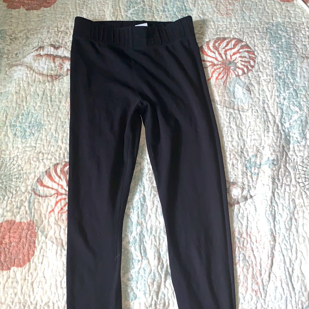 normal black leggings.